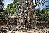 Ta Som temple - east gopura of the third enclosure